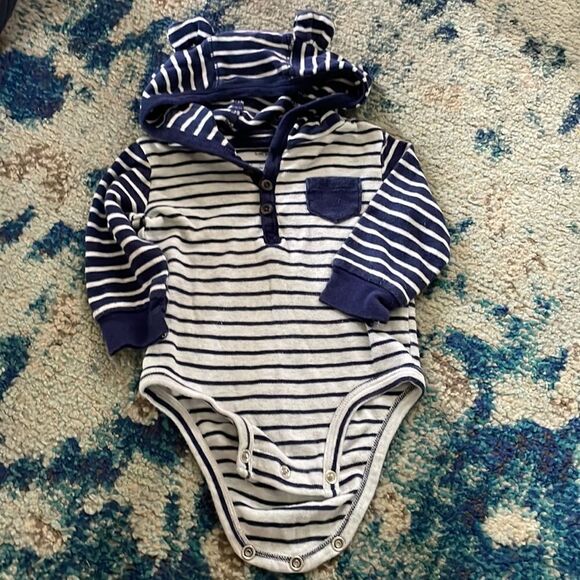 3 for $15 - bundle of 3 long sleeve onesies - Picture 6 of 8